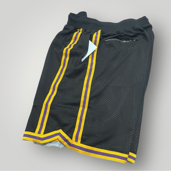 Kobe Bryant Lakers MAMBA Black/Yellow Shorts - Picture 5 of 15